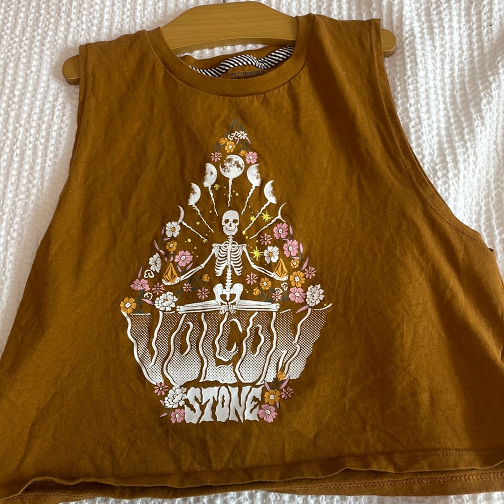 Volcom top size small